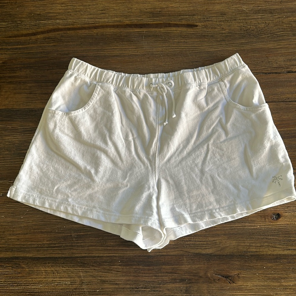 Covington shorts, bling palm tree in left side corner of shorts, size L